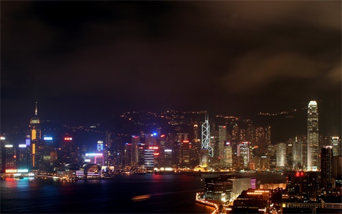 铝塑板包圆柱子怎么弯过来，我有一个300300的圆柱子想用铝塑板包可木工说铝塑板弯不过来